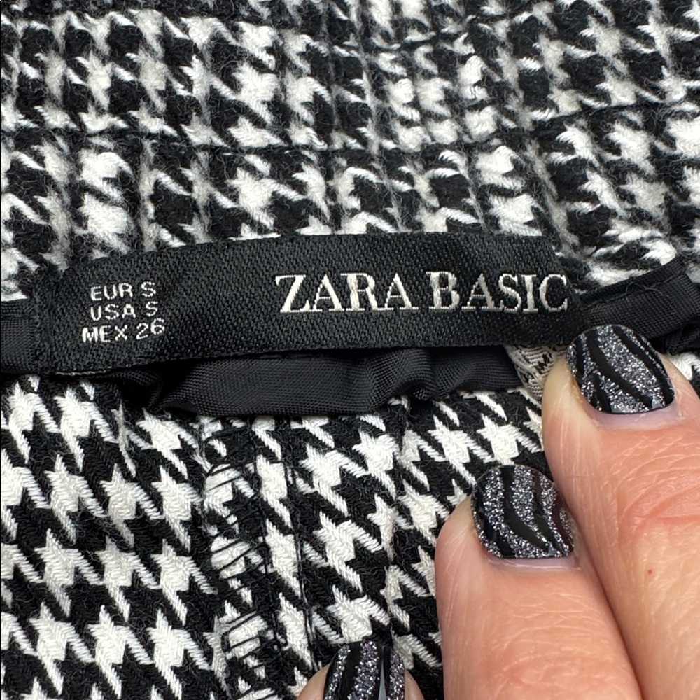 Zara Basic Black and White Houndstooth Ankle Pants